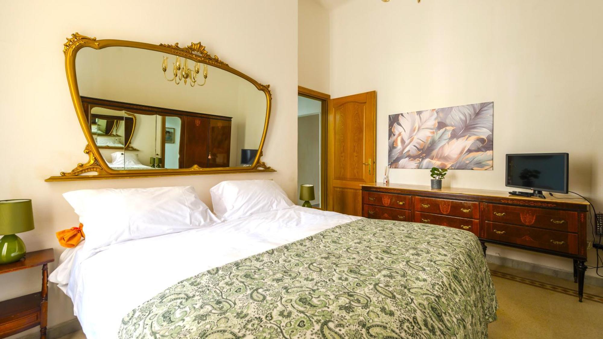 Hostly-la Casa Di Marta-two Steps From The Tower Apartment